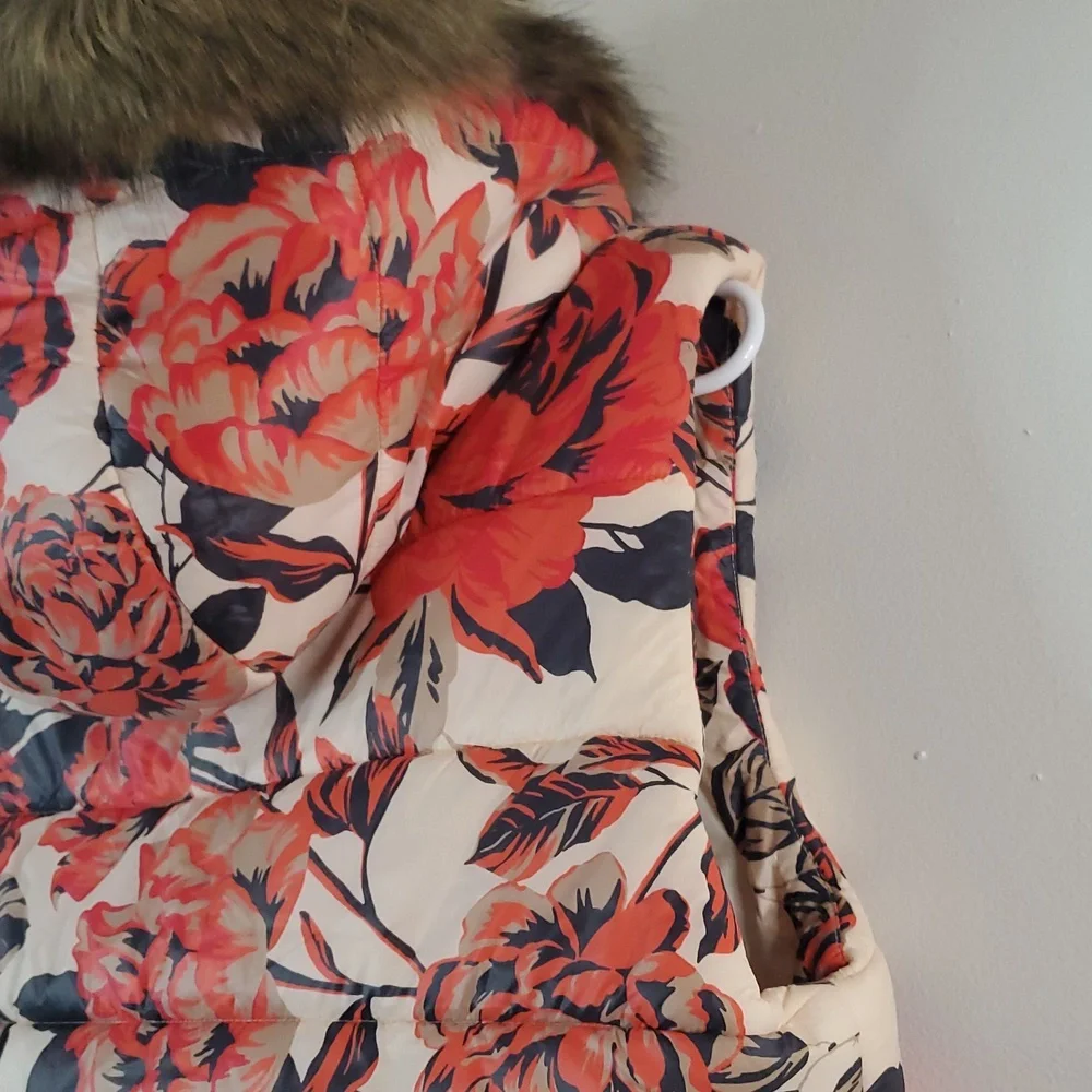 Offline By Aerie Floral Puffer Vest Size Med Faux Fur Trim Hood - Picture 10 of 12